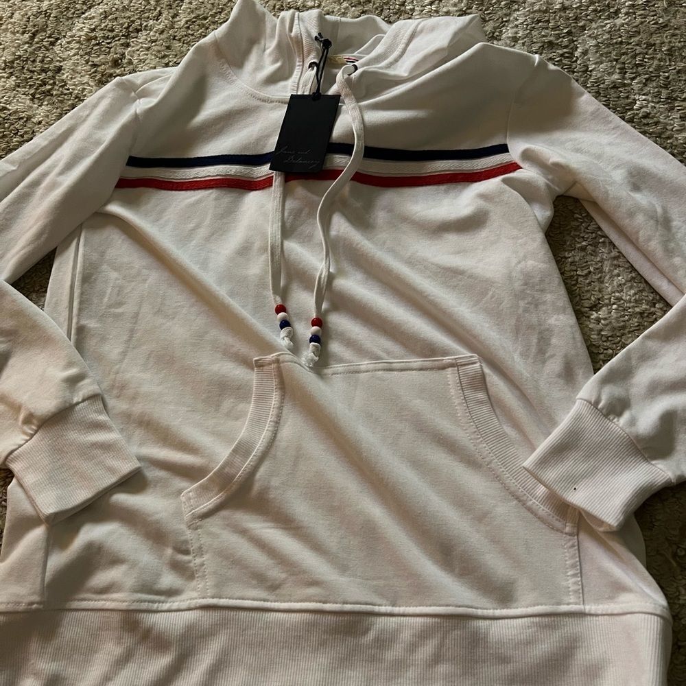 June & Delaney sweatshirt size S